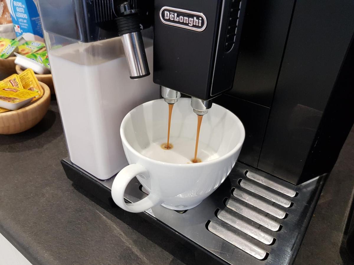 Apple Rooms Rome Airport Fiumicino Eksteriør billede Espresso machine