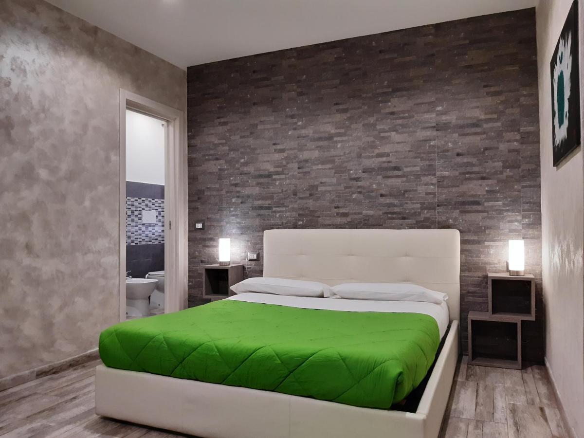 Apple Rooms Rome Airport Fiumicino Eksteriør billede A bedroom